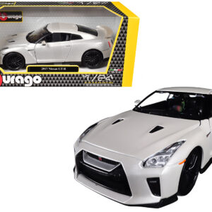 2017 Nissan GT-R R35 White 1/24 Diecast Model Car by Bburago