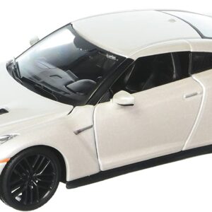 2017 Nissan GT-R R35 White 1/24 Diecast Model Car by Bburago