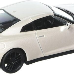2017 Nissan GT-R R35 White 1/24 Diecast Model Car by Bburago