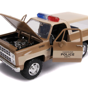 Hopper's Chevrolet Blazer with Police Badge "Hawkins Police Dept." "Stranger Things" (2016) TV Series 1/24 Diecast Model Car by Jada